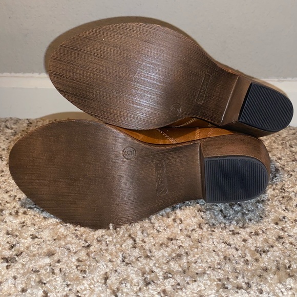 NEVER WORN Brown Boots - Picture 3 of 3